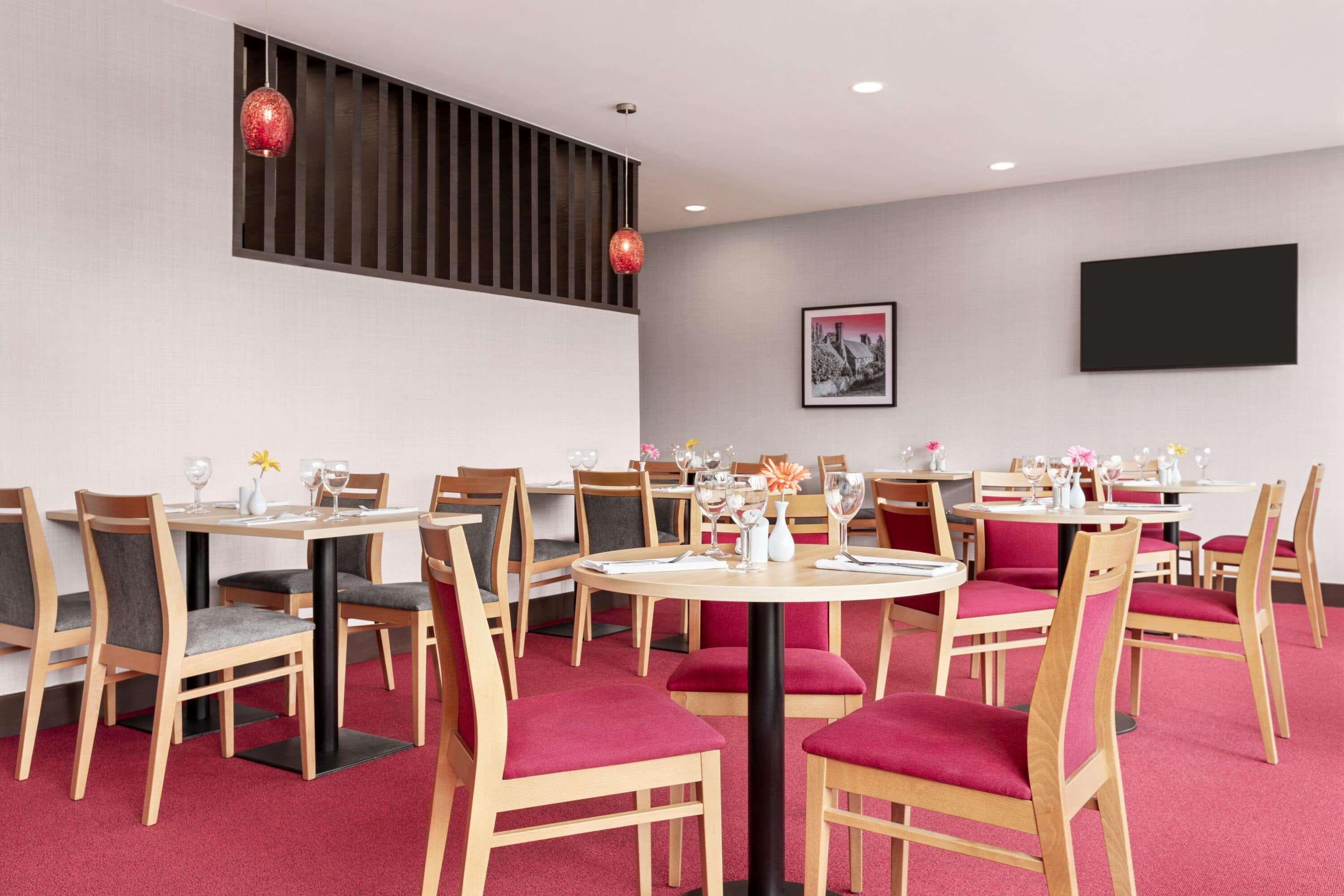 Hotel Ramada By Wyndham Cobham Cobham  Exterior foto