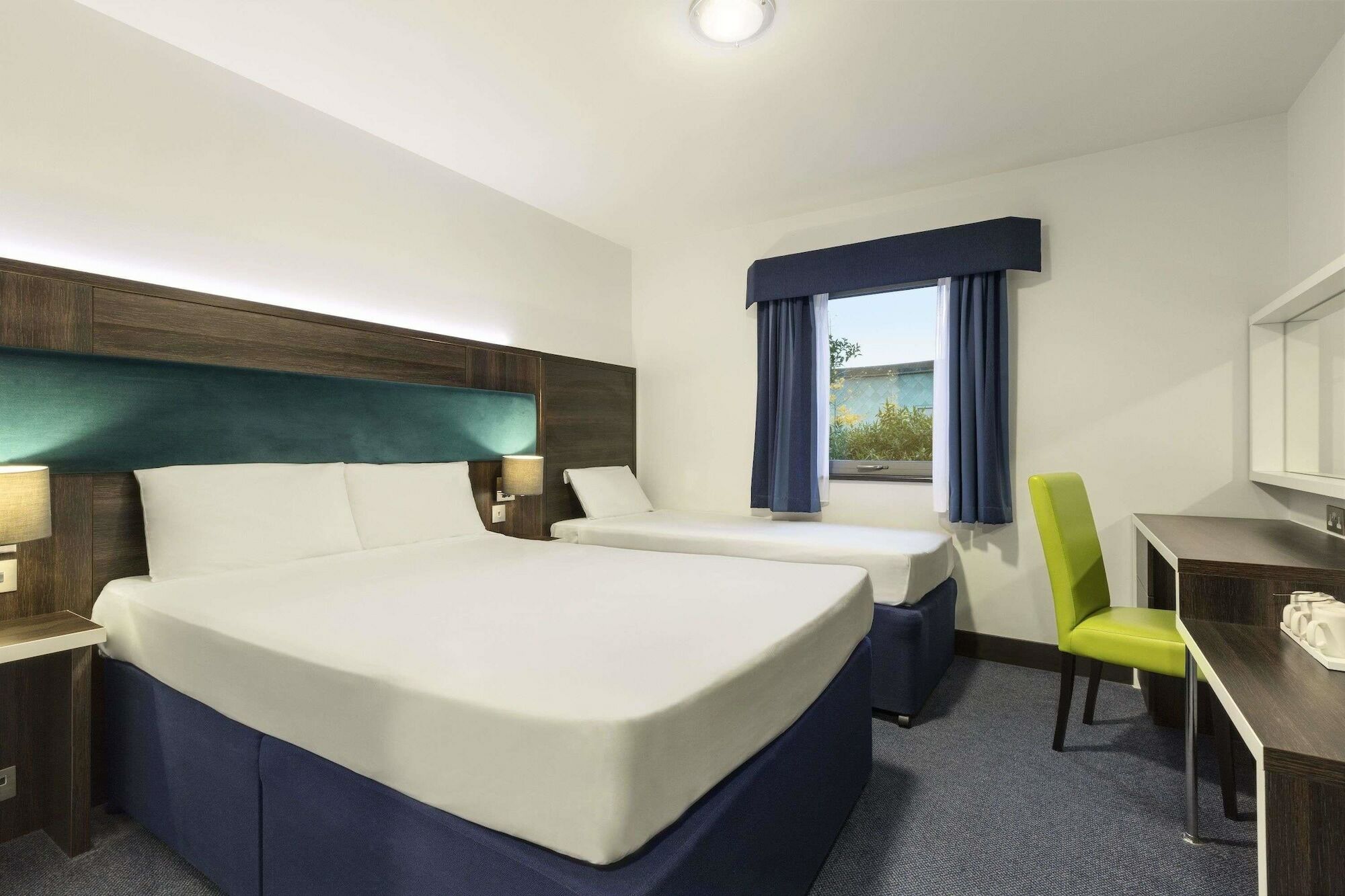 Hotel Ramada By Wyndham Cobham Cobham  Exterior foto